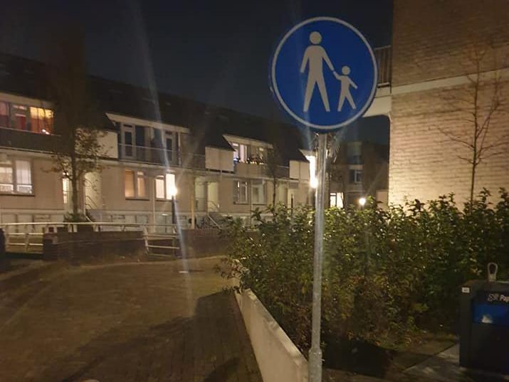 Handhavers controleren op fietsers voetgangersgebied Floris Burgwal