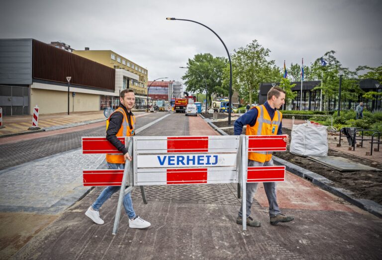 Werkzaamheden rondom gemeentehuis klaar en Rivierweg weer begaanbaar voor verkeer