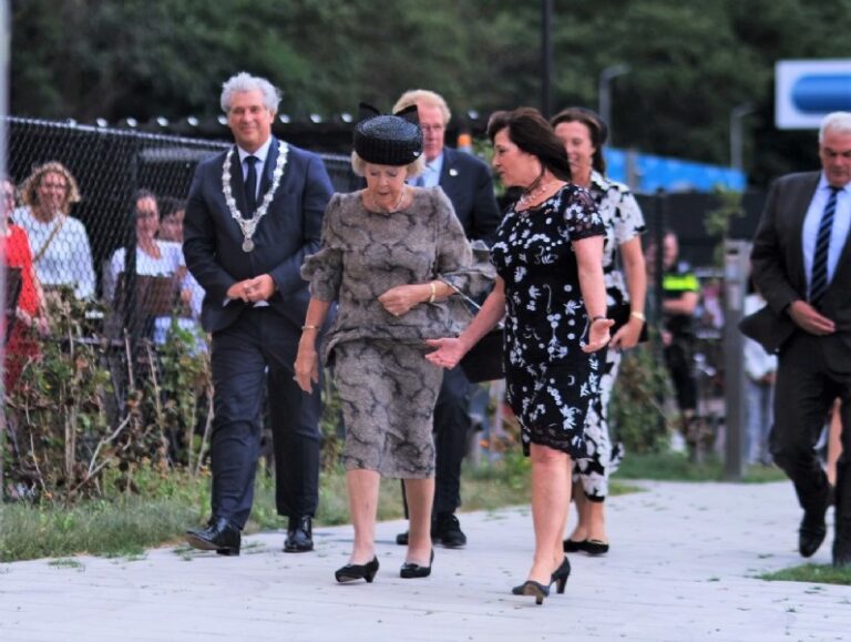 Veilige Veste in Capelle aan den IJssel feestelijk geopend door Prinses Beatrix