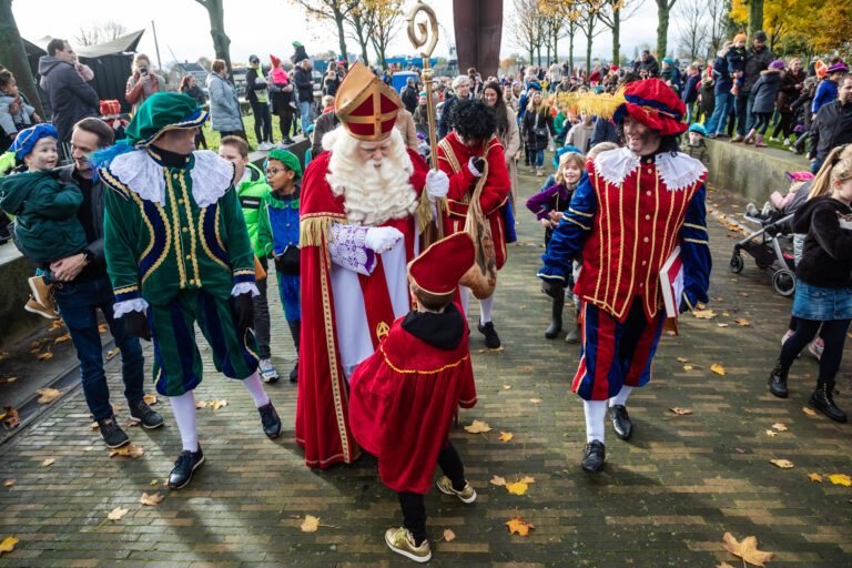 Fotoverslag: Sinterklaas weet na twee jaar weer de weg te vinden naar Capelle aan den IJssel