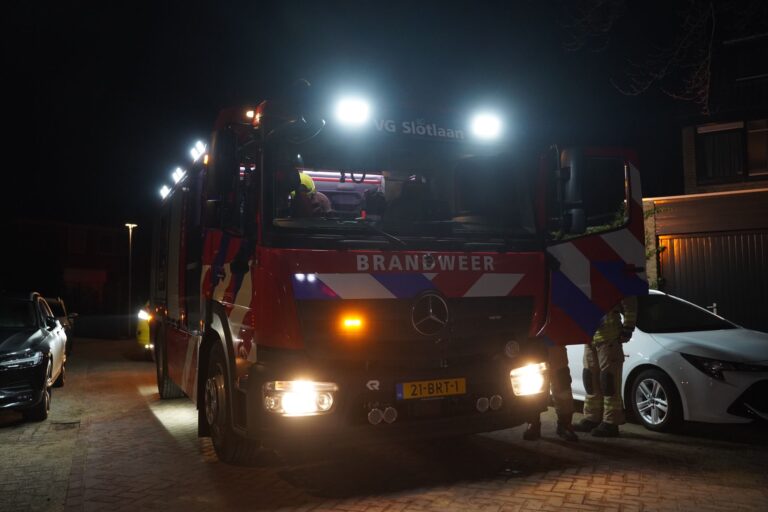 Burgemeester overhandigt officieel sleutel van nieuw brandweervoertuig in Capelle aan den IJssel