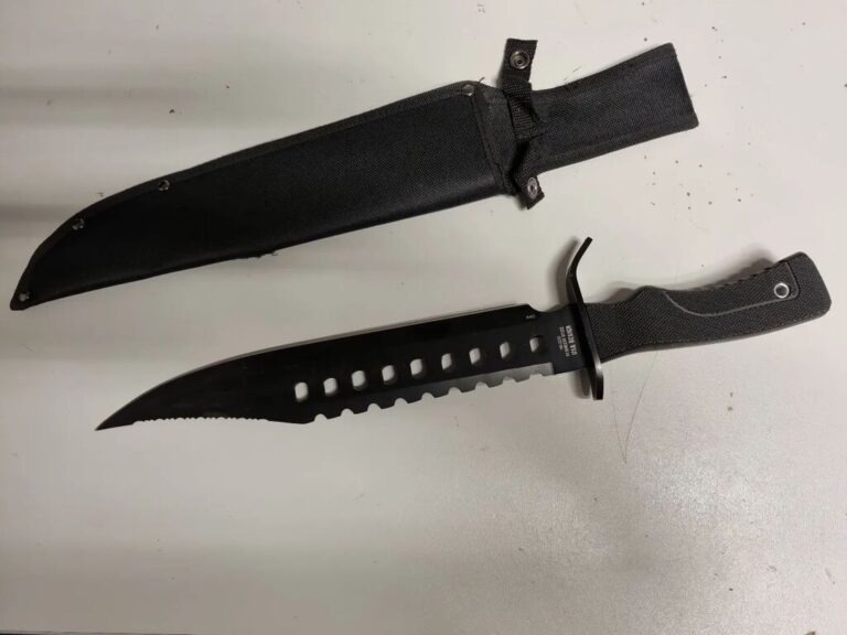 Drie aanhoudingen na vondst van “Rambo”-mes en vuurwapen bij de Koperwiek