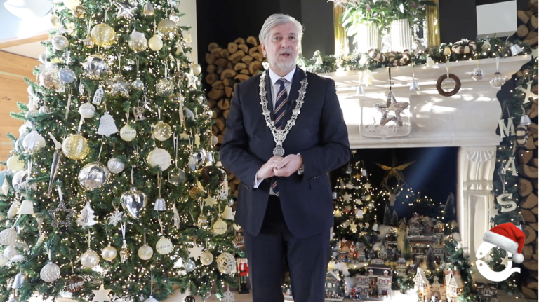 Burgemeester spreekt jaarlijkse Kerstboodschap uit: “Laten we een warm hart voor Capelle hebben”