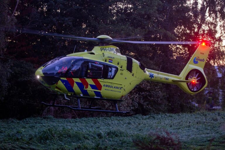 Traumahelikopter landt voor medische noodsituatie in Schollevaar