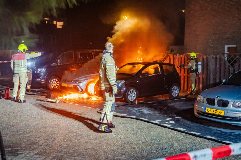 Drie auto’s beschadigd bij autobrand op Othello