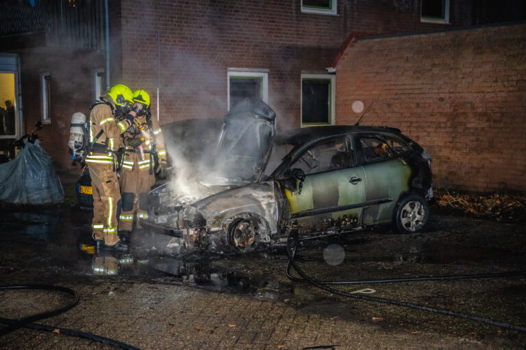 Auto in brand gestoken in Schollevaar